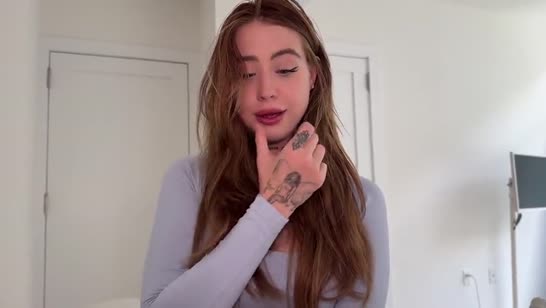 Чика с большими дойками согласилась на домашний минет