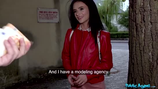 Доверчивая брюнетка согласилась на кастинг