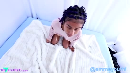 Молодую масляную латинку красиво натянули перед камерой